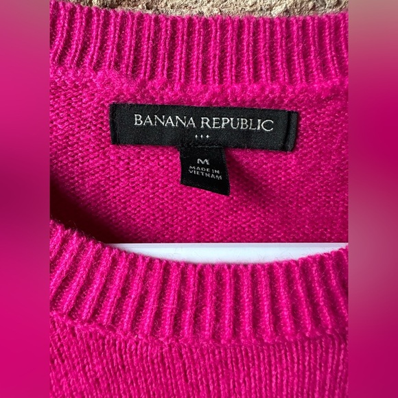Banana Republic Fuchsia Crew Neck Sweater - Picture 3 of 4